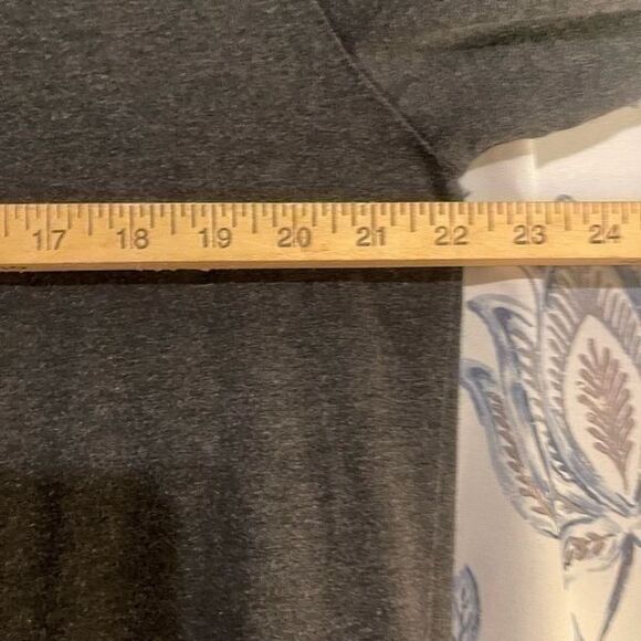 Travis Mathew Quarter Zip Pullover - Men’s Medium - Stylish with Functional Pock - Picture 7 of 8